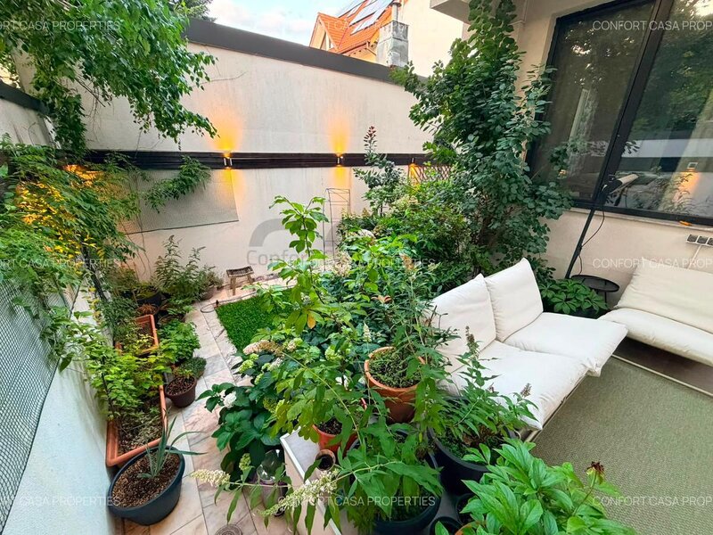 1 Mai, Piata Victoriei, apartament 3 camere, gradina de 95 mp amenajata